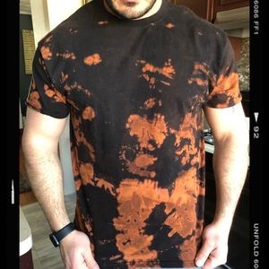 Men tie dye tee shirts!